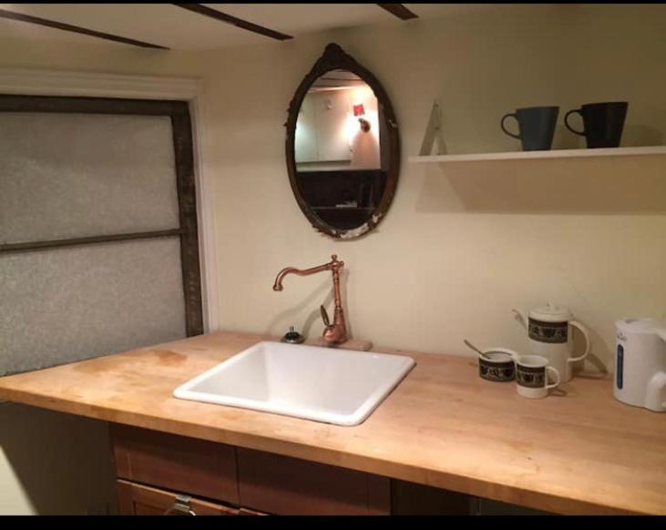 Cozy Downtown Private Rooms Near Ago トロント エクステリア 写真