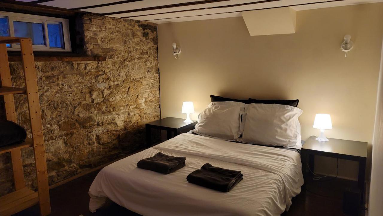 Cozy Downtown Private Rooms Near Ago トロント エクステリア 写真