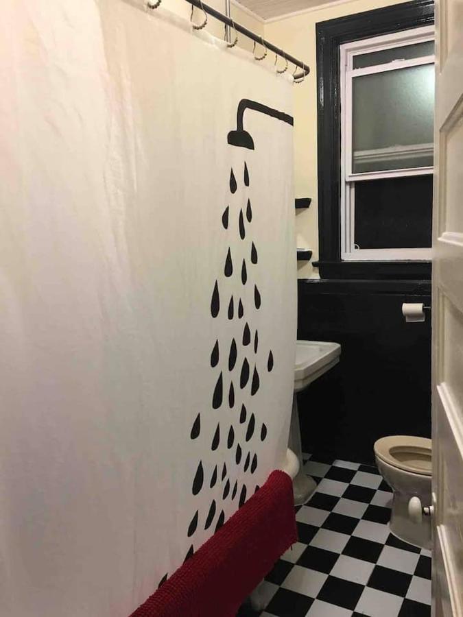 Cozy Downtown Private Rooms Near Ago トロント エクステリア 写真